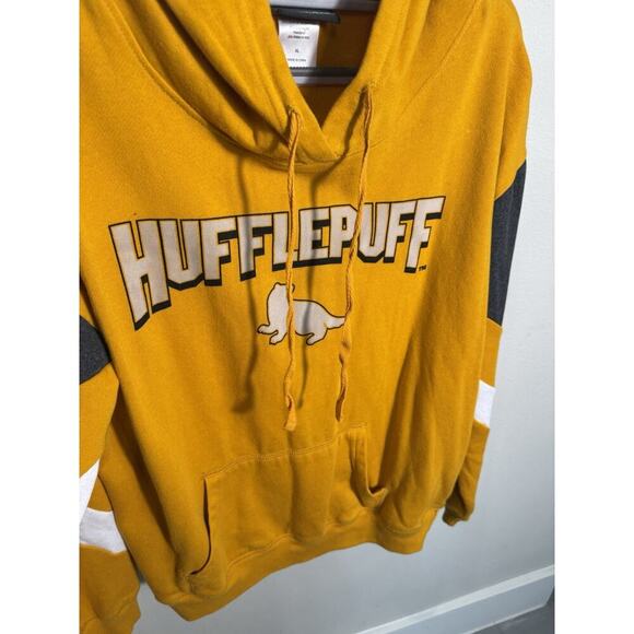 Wizarding World of Harry Potter Hufflepuff hoodie size xl - Picture 2 of 10